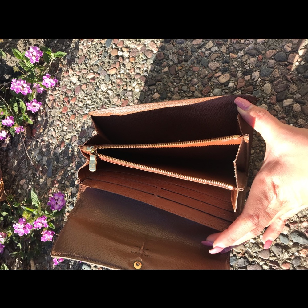 AUTH Louis Vuitton Sarah Wallet CT5007 - Picture 8 of 8